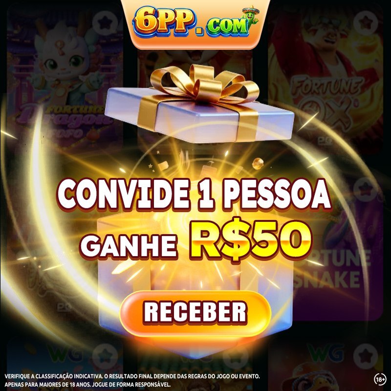 homem introduz coco no reto 